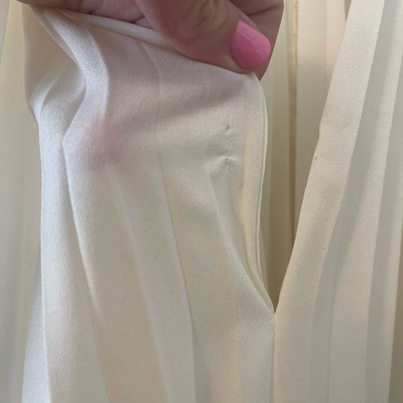 Aritzia Babaton Guell Flowy Sleeveless Blouse in White/Cream - XXS - Picture 15 of 15